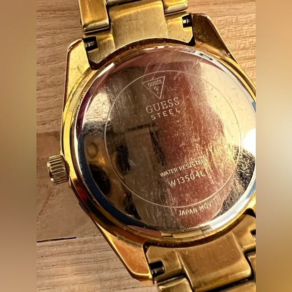 Guess Ladies Watch Crystals Gold Tone Bracelet Pearl Dial Quartz Day Date Dials - Picture 6 of 9